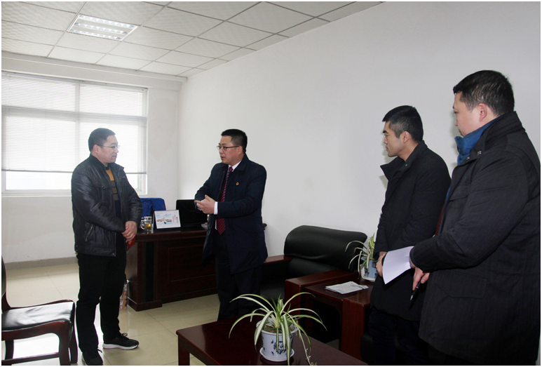 綿竹市委常委、組織部部長(zhǎng)李偉一行蒞臨鑫坤機(jī)械慰問優(yōu)秀人才