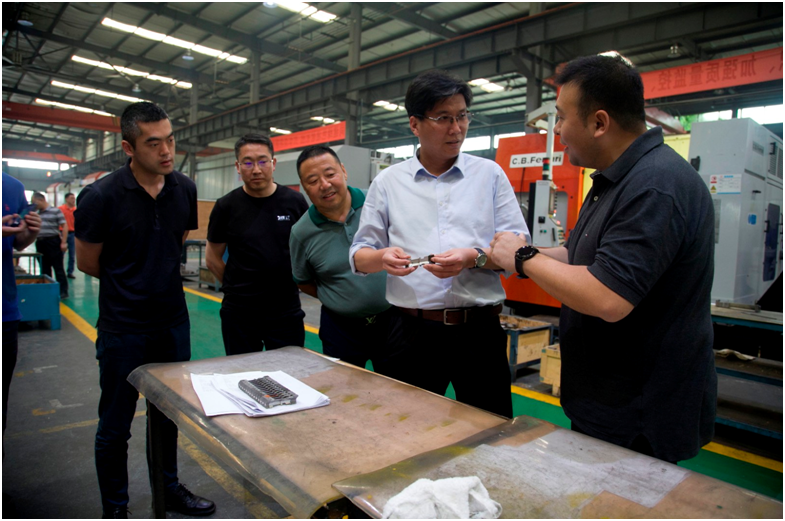 綿竹市市委副書(shū)記、市長(zhǎng)李棟蒞臨集團(tuán)調(diào)研