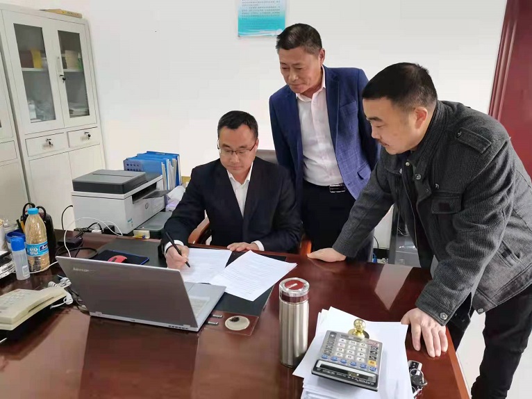 ? 千里之外，仟坤有群“戍邊人”  ——新疆華大職工堅守一線勤勞創(chuàng)業(yè)側記